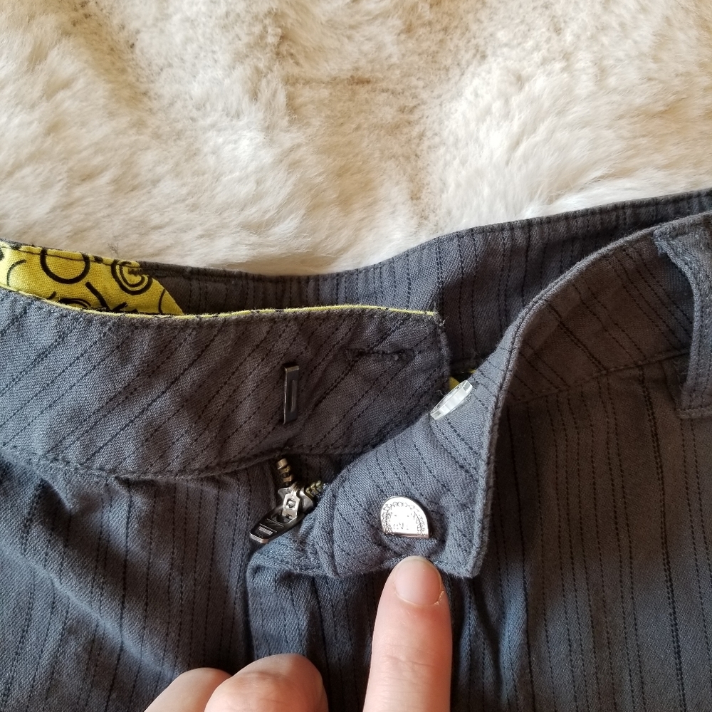 Volcom shorts - Picture 4 of 7